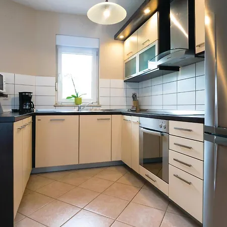 Prázdninový dům 2 Bedroom Beautiful In *