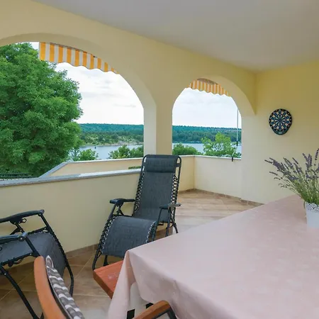 Prázdninový dům 2 Bedroom Beautiful In *