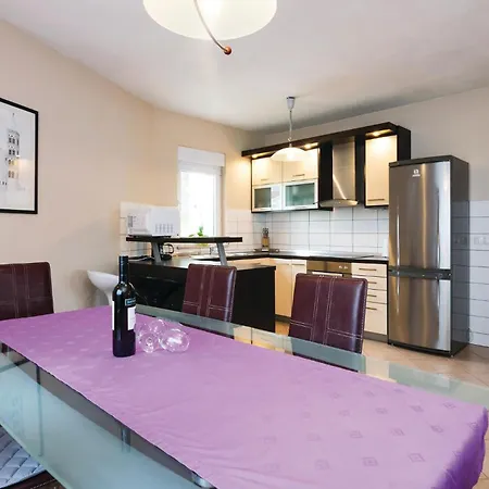 2 Bedroom Beautiful In Kruševo