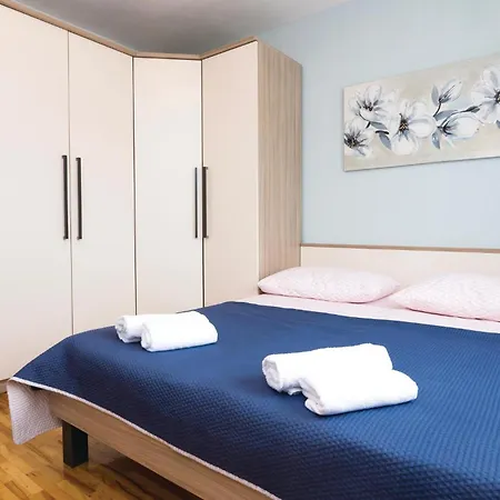 2 Bedroom Beautiful In Prázdninový dům Kruševo