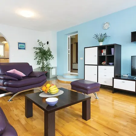 2 Bedroom Beautiful In *