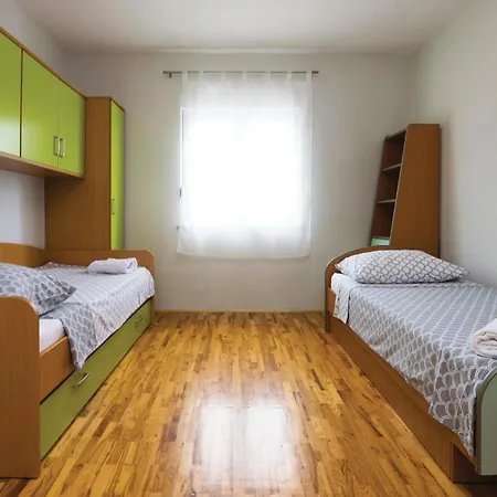 2 Bedroom Beautiful In * Kruševo