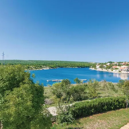 2 Bedroom Beautiful In Prázdninový dům Kruševo