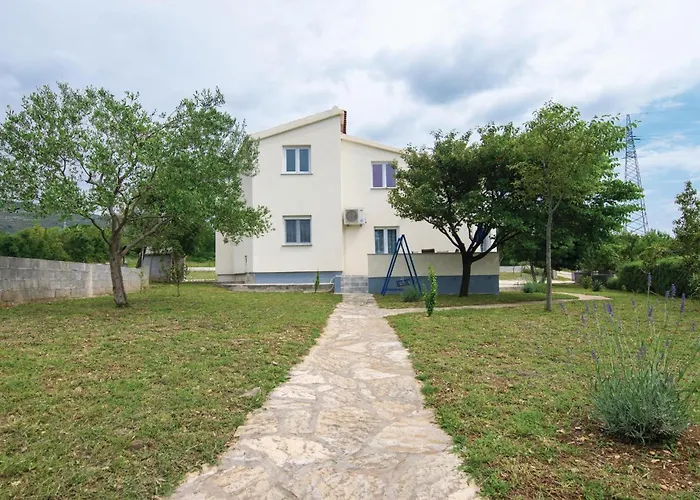 Two-bedroom In Ferienhaus Kruševo