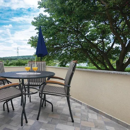 2 Bedroom Beautiful In Ferienhaus *